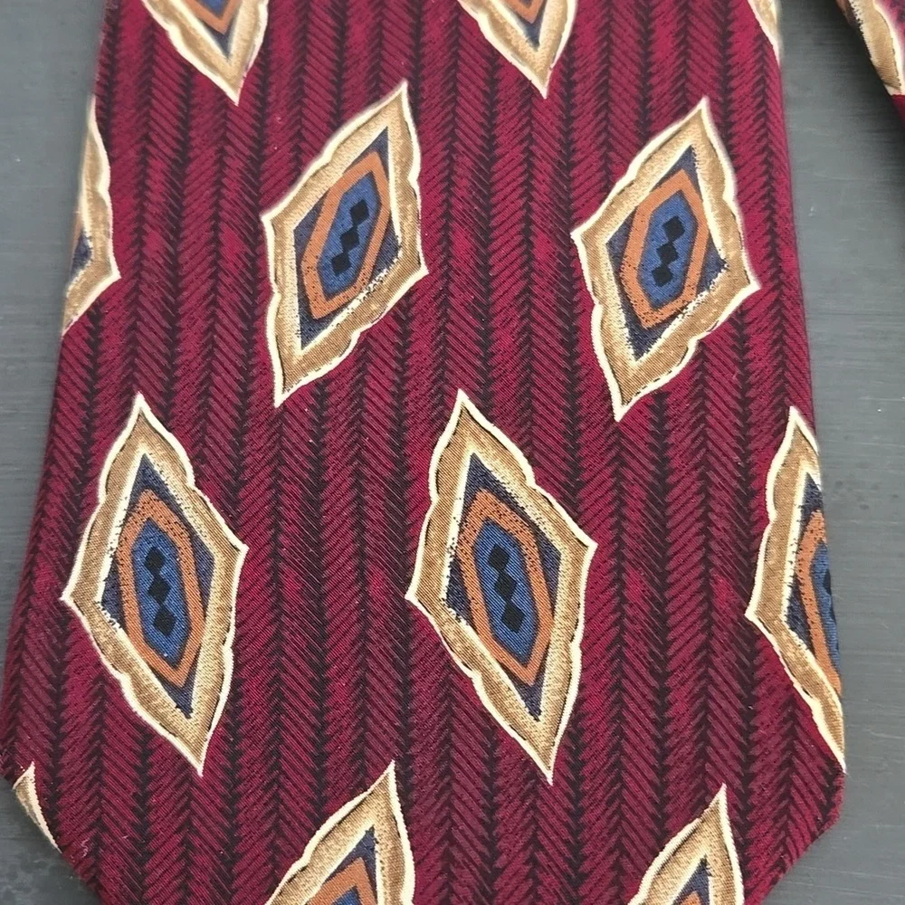 Brooks Brothers Burgundy Tie with Gold Design